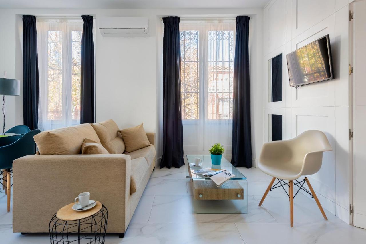 Apartamentos Adriano Sevilla Exterior foto